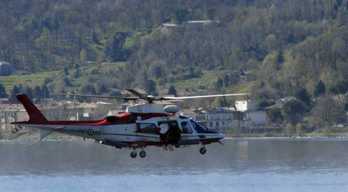 I pompieri si esercitano, tra incendi e salvataggi in acqua (VIDEO)