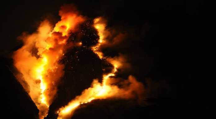 Spaventoso incendio in zona Bellagio, Vigili del Fuoco al lavoro