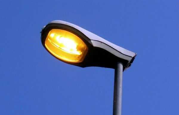 Nuovi lampioni per Valmadrera. “Rifaremo gli impianti entro l’anno”