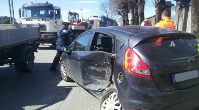 Molteno. Furgone contro auto, paura per nonni e nipote