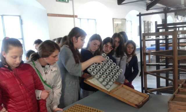 Gli alunni della “Kolbe” alla scoperta del baco da seta