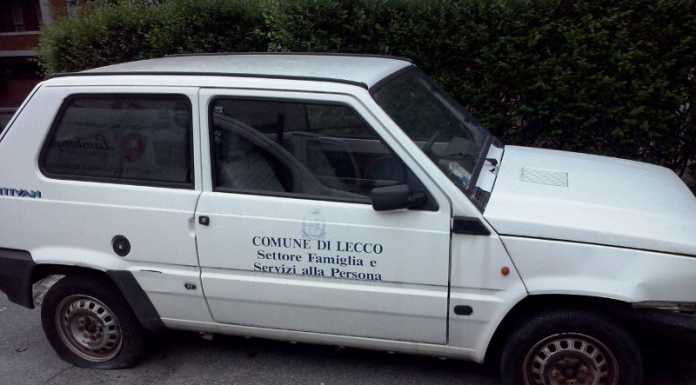 Il Comune ha spostato l’auto malconcia da viale Montegrappa