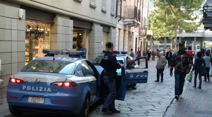 Tentano di rubare un profumo alla Coin, presi e denunciati