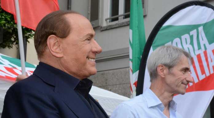 Comizio in centro Lecco per Berlusconi che attacca NCD e Brivio