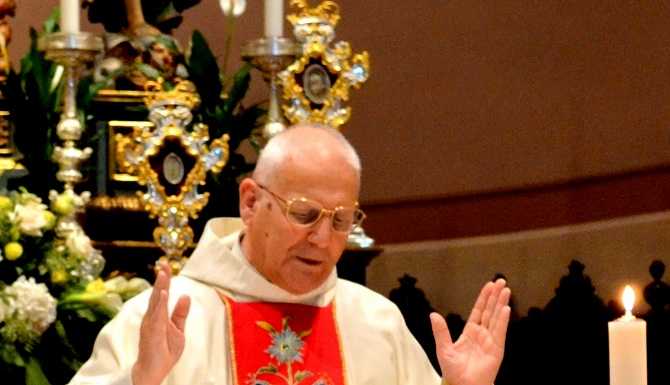 Il mandellese don Luigi Prandi da 40 anni parroco a Vassena