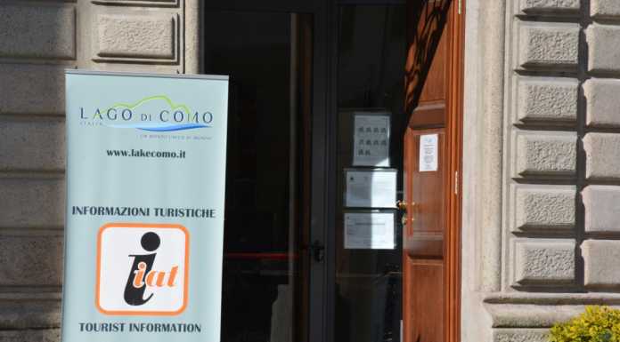 Lecco, ampliati gli orari dell’Infopoint di piazza XX Settembre
