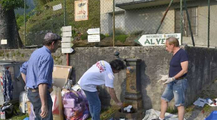 Mandello, i 5 Stelle riverniciano la fontana di Rongio