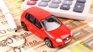 Auto, mobili e assicurazione: quando i lecchesi pagano a rate