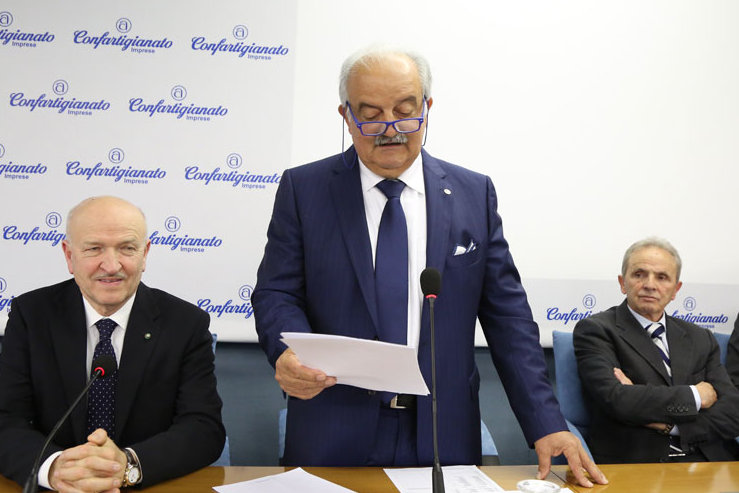 Giovanni Mazzoleni (a destra) con Giorgio Merletti, presidente nazionale Confartigianato, e Giampaolo Palazzi, presidente ANAP