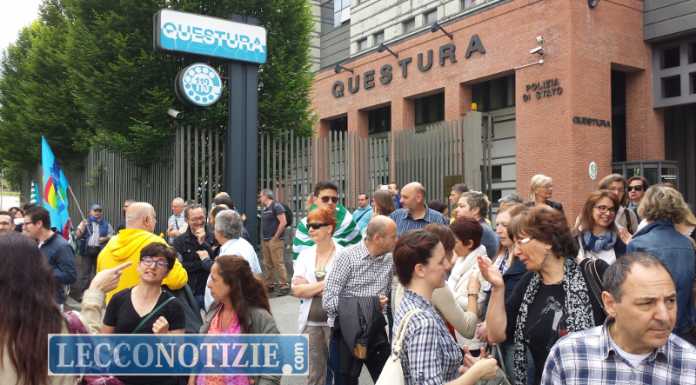 Scuola: gli insegnanti protestano di fronte alla Prefettura