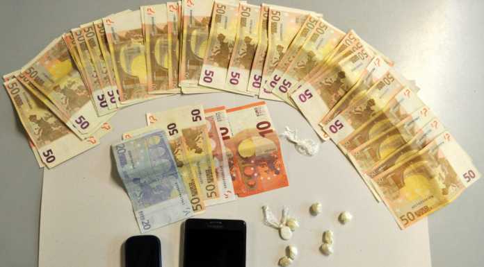 Cocaina: arrestato pusher, aveva con sé soldi e droga