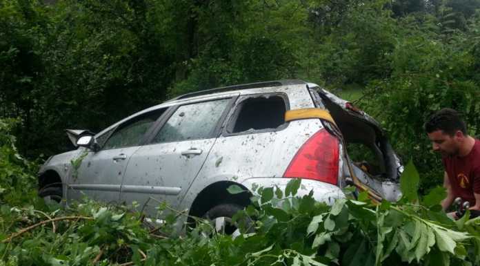 Torre de’ Busi: esce di strada con l’auto e finisce nel torrente