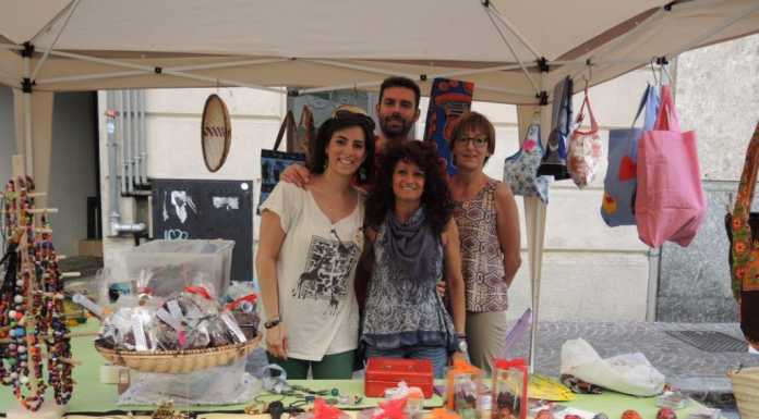 Lecco, negozianti in strada per la Festa di Via Cattaneo