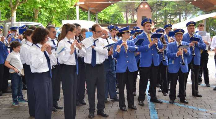 Raduno bandistico a Mandello: inno di Mameli, poi festa in piazza