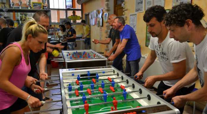Torneo di calciobalilla: a Mandello 26 coppie e oltre 300 partite