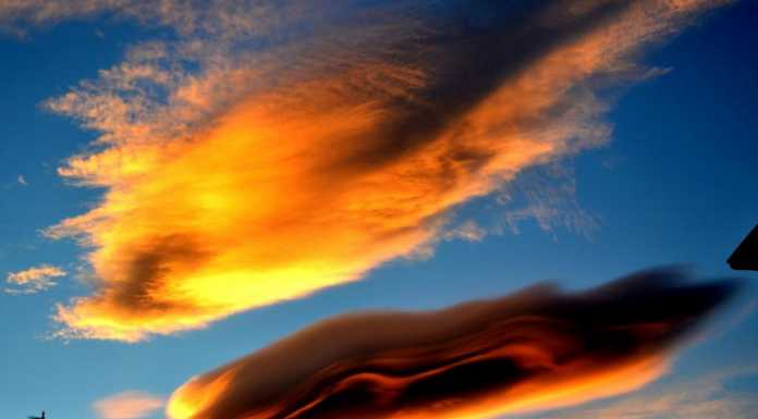 Serata di vento e il cielo sopra Mandello “disegna” paesaggi incantevoli