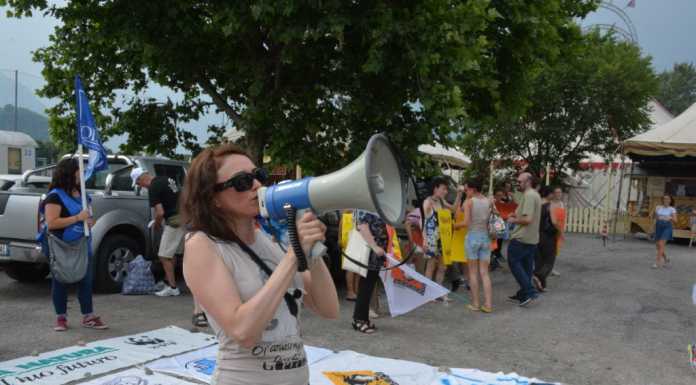 Gli animalisti contro il Circo Orfei: la protesta al Bione