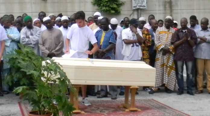 Civate si stringe attorno alla famiglia Compaore per l’ultimo saluto ad Abdoul