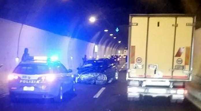 Incidente intorno alle 12 in galleria, lungo la Statale 36