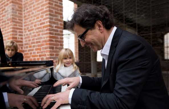 Varenna accoglie mercoledì 17 giugno il pianista “fuori posto”