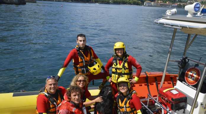 Grande successo per la dimostrazione di salvataggio in acqua
