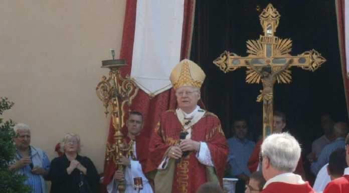 Folla per il cardinale Scola a Premana per il Corpus Domini