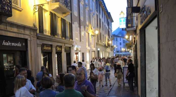 Shopping di sera, giovedì 30 il terzo appuntamento in centro