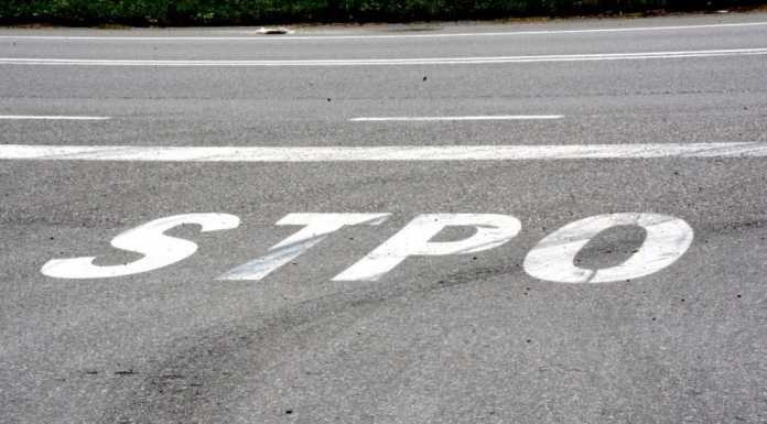 Bione: errore nella segnaletica, la scritta “Stop” diventa “Stpo”… 2 volte