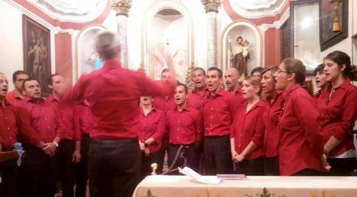 Vimogno in festa per Sant’Anna: applausi al Coro Voci nel tempo