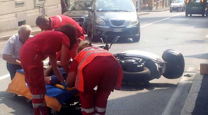 Incidente in corso Promessi Sposi: ferito un motociclista 45enne