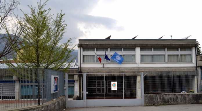 Mandello, niente più corso di italiano per stranieri. Minoranze all’attacco