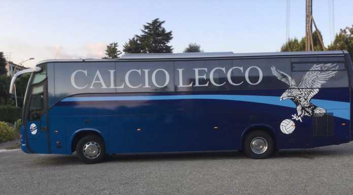 Calcio, il Lecco si iscrive in serie D e presenta il nuovo bus