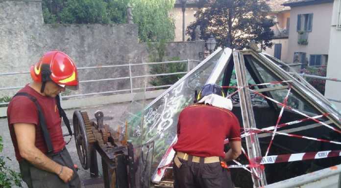 Giovane precipita da un lucernario, soccorsi in via Bovara