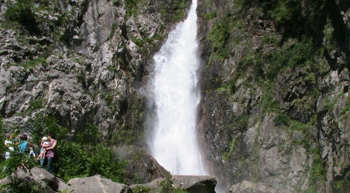 Brutta caduta nella zona della cascata Troggia, soccorso un 73enne