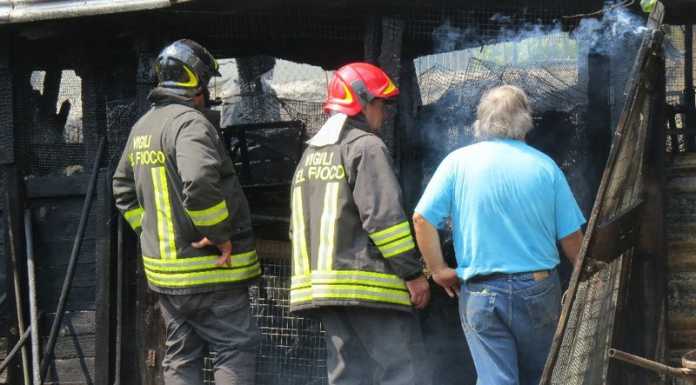 A fuoco un pollaio, pompieri al lavoro in zona Rivabella