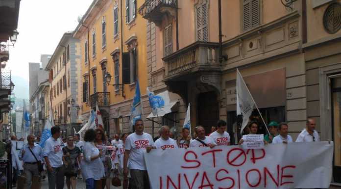 Profughi. La Lega scende in piazza: “Prima i lecchesi”