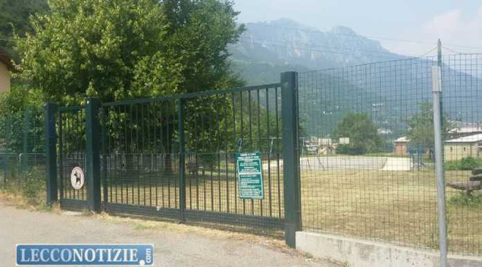 Civate: incuria al parco giochi. Il sindaco: “Poche risorse in cassa”