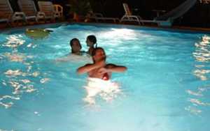 piscina notte