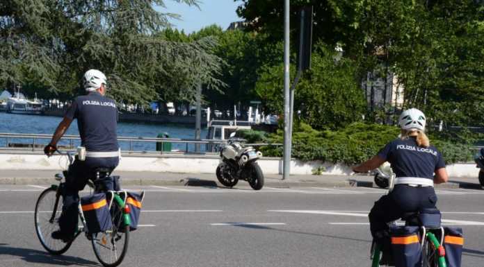 Polizia Locale: pattuglie in bici contro i venditori abusivi del centro