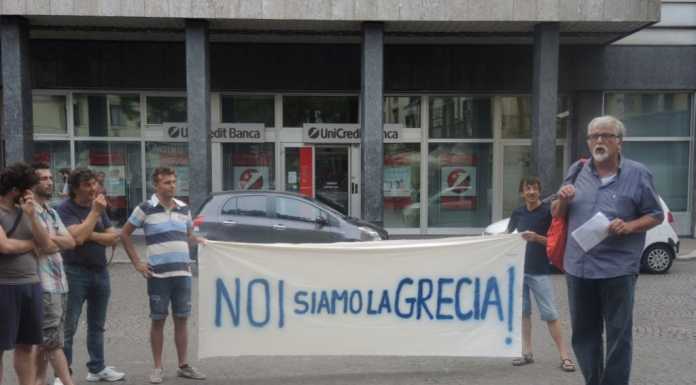 Lecco, in piazza il presidio a sostegno della Grecia