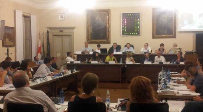 Battaglia in aula sull’acqua: Lecco dice “sì” alla proposta LRH