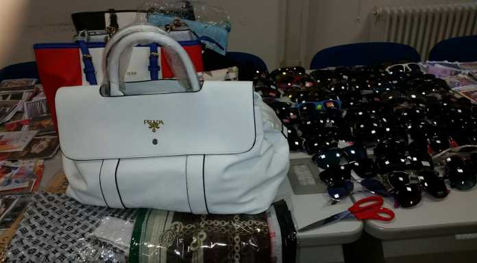 Operazione anti-abusivi in centro: sequestrata merce contraffatta