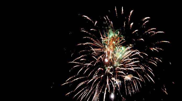 Mandello, fuochi d’artificio e “Lucie” illuminate nella notte di San Lorenzo