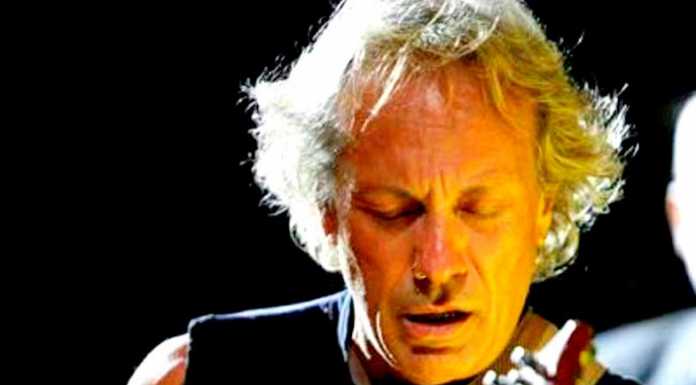 “Giants of guitar”: tre grandi chitarristi giovedì 20 in piazza a Varenna