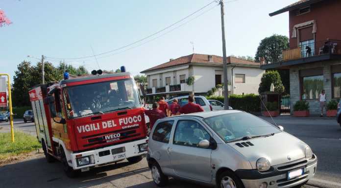 Casatenovo, spavento per un’auto fuori strada