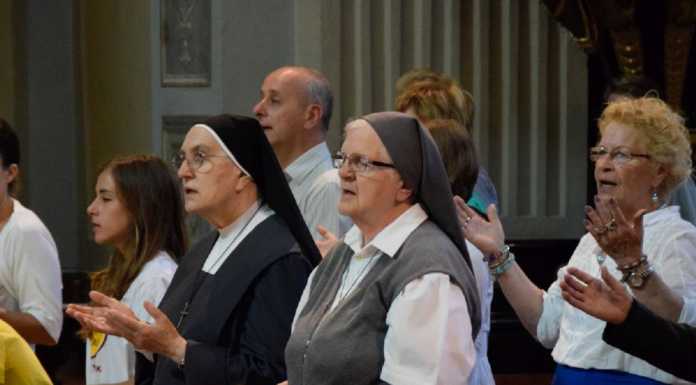 I mandellesi a suor Maria Guasco: “Grazie di tutto, non la dimenticheremo”