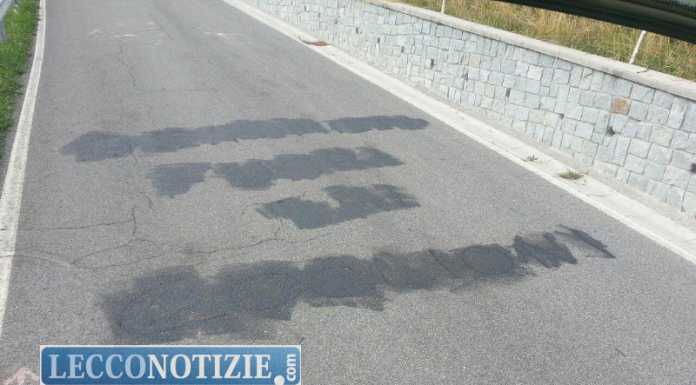 Resinelli. Il sindaco di Abbadia cancella la scritta contro i profughi