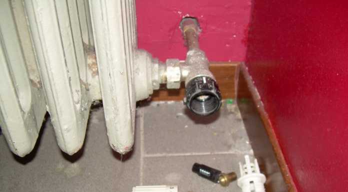 Ballabio: danni ai caloriferi della scuola, nuovo sopralluogo del sindaco