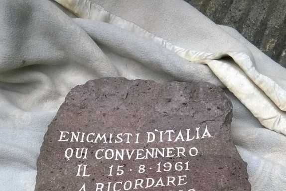 Restaurata la stele a Parco Belgiojoso. “Basta vandalismi”