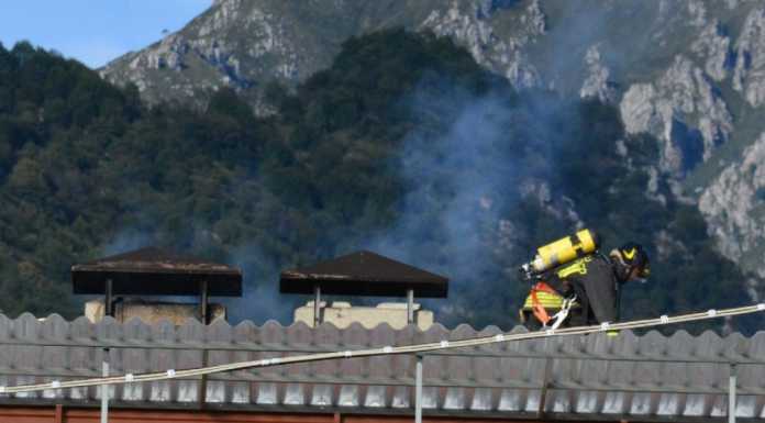 Castello: canna fumaria a fuoco, intervengono i pompieri